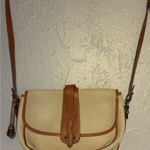 Vintage Dooney and Bourke Cream/Tan Leather Shoulder Bag